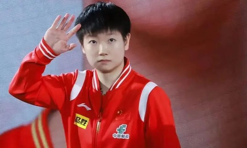 F1车队在比赛中受伤退赛，国乒主帅表示担忧